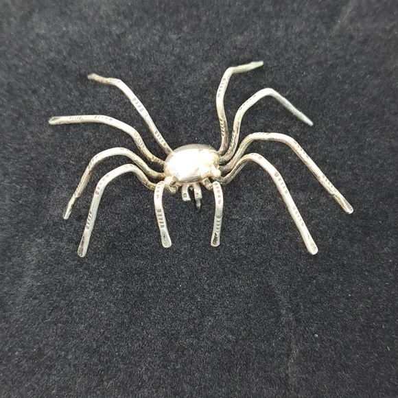 Silver Spider Pin - Picture 3 of 12